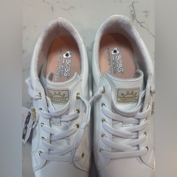 New BOBS D’vine Instant Delight Memory Foam White Sneakers - Size 9.5 - Picture 3 of 9